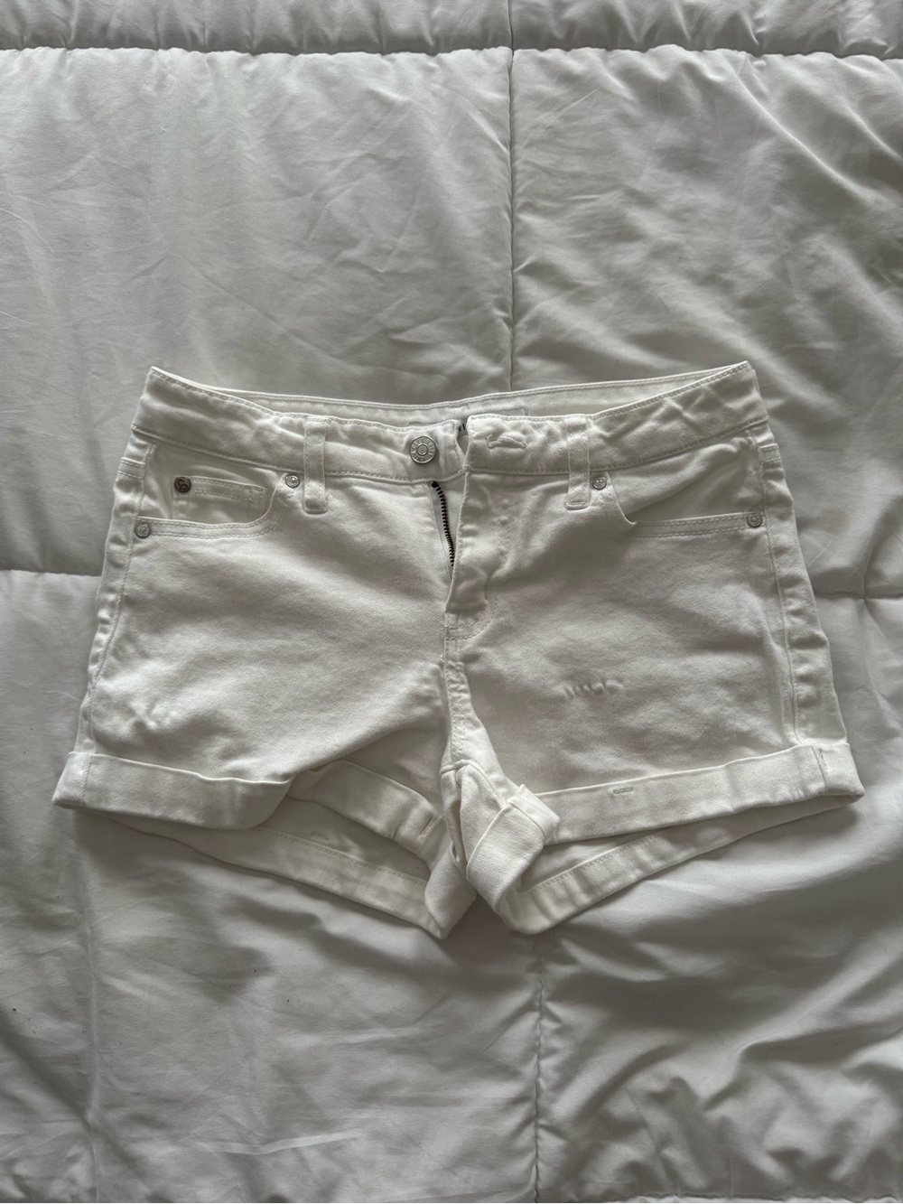 Celebrity Pink Women's White Cuffed Denim Shorts